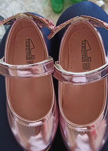 27 Beden pembe Renk Kız Çocuk Parlak Pembe Tokalı Babet