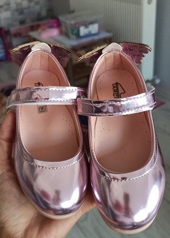 Kız Çocuk Parlak Pembe Tokalı Babet