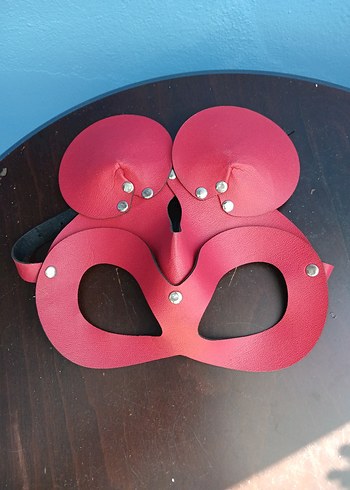 4 adet Kırmızı Deri  Maskeler - Görsel 2