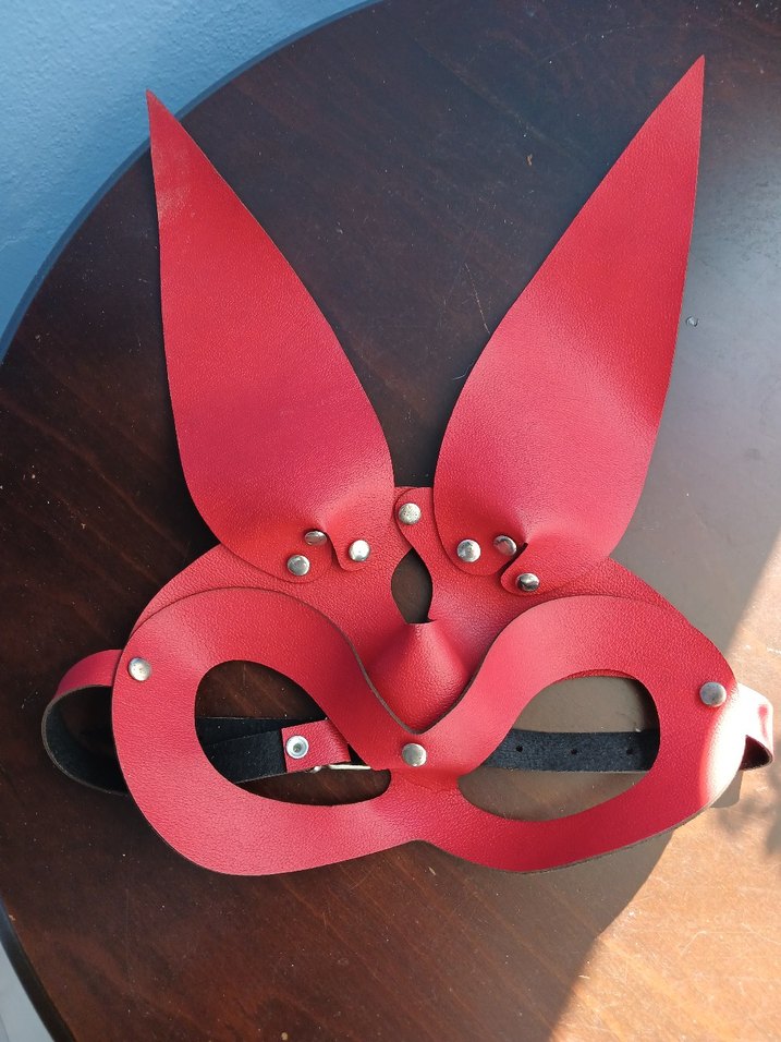 4 adet Kırmızı Deri  Maskeler - Görsel 3