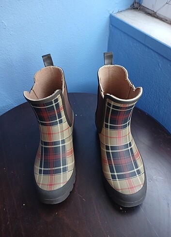 Ninewest yagmur botu