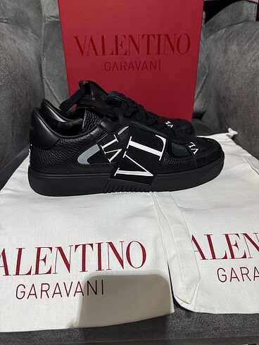 Orijinal valentino garavani erkek ayakkabı