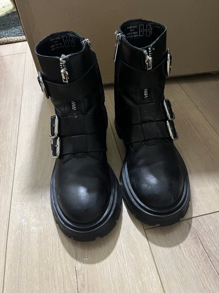 Siyah Deri Goth Tokalı Kadın Botları - Görsel 2