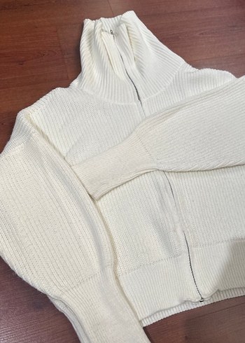 Beyaz Yüksek Yakalı Örgü Kadın Hırka - Görsel 2