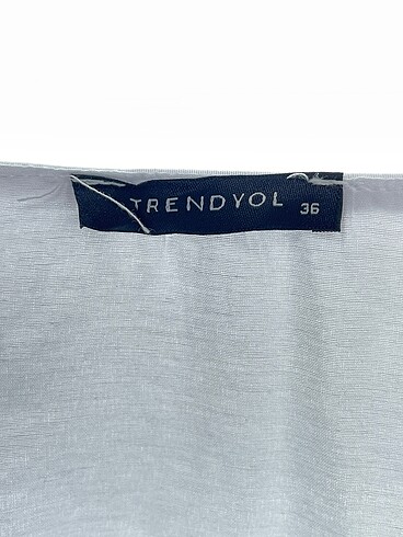 36 Beden beyaz Renk Trendyol & Milla Gömlek %70 İndirimli.
