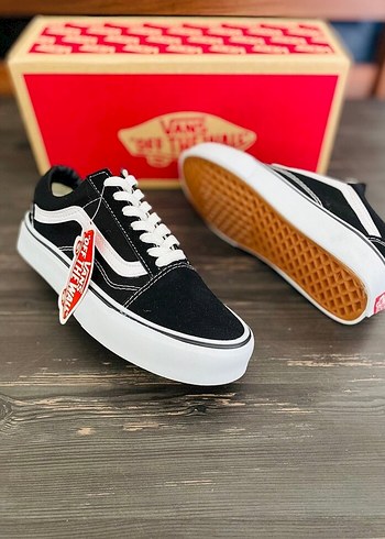Vans Siyah Beyaz Bağcıklı Kadın Spor Ayakkabı