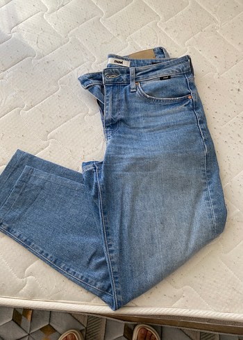 Gri Tokalı Mavi Midi Boy Kadın Denim Pantolon