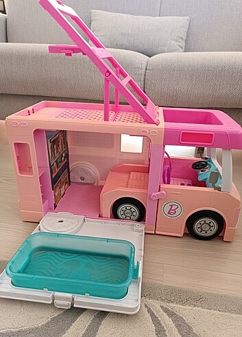 Barbie karavan oyuncak