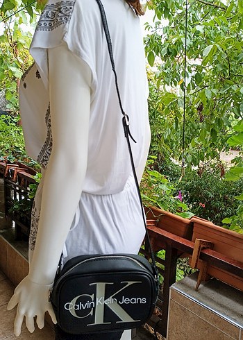  Beden siyah Renk CALVİN KLEİN JEANS ÇANTA