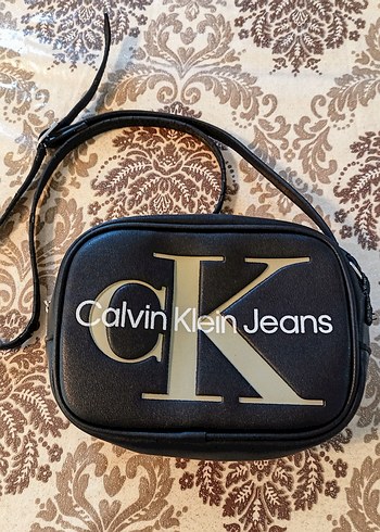 CALVİN KLEİN JEANS ÇANTA