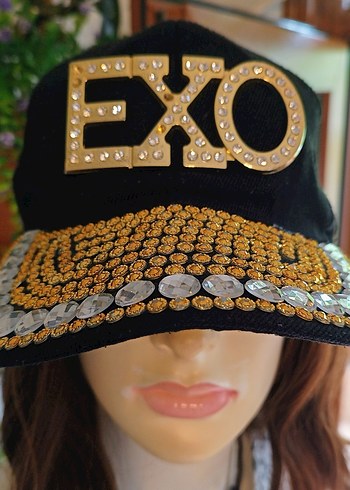 EXO TAŞLI ŞAPKA