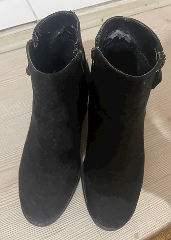 37 Beden siyah Renk Tokalı Siyah Blok Topuklu Kadın Bot