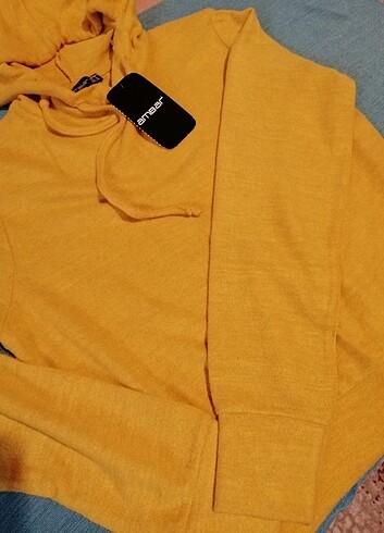 Etiketli sweatshirt
