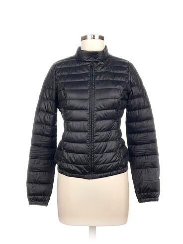 Stradivarius Mont %70 İndirimli.