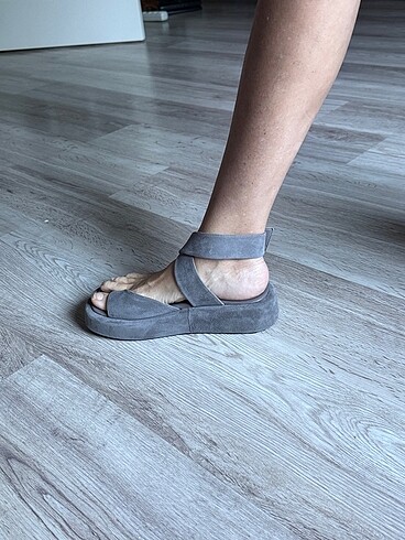 Diğer Gercek suede sandalet