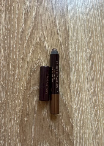 Diğer Charlotte Tilbury kalem farlar