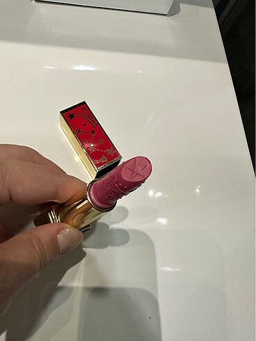 Beden pembe Renk Estee Lauder ruj