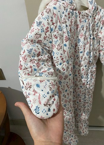 Kız Bebek Beyaz Desenli Kürklü Tulum - Görsel 3