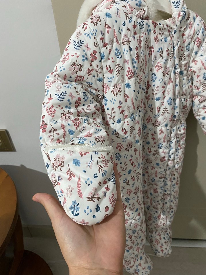 Kız Bebek Beyaz Desenli Kürklü Tulum - Görsel 3