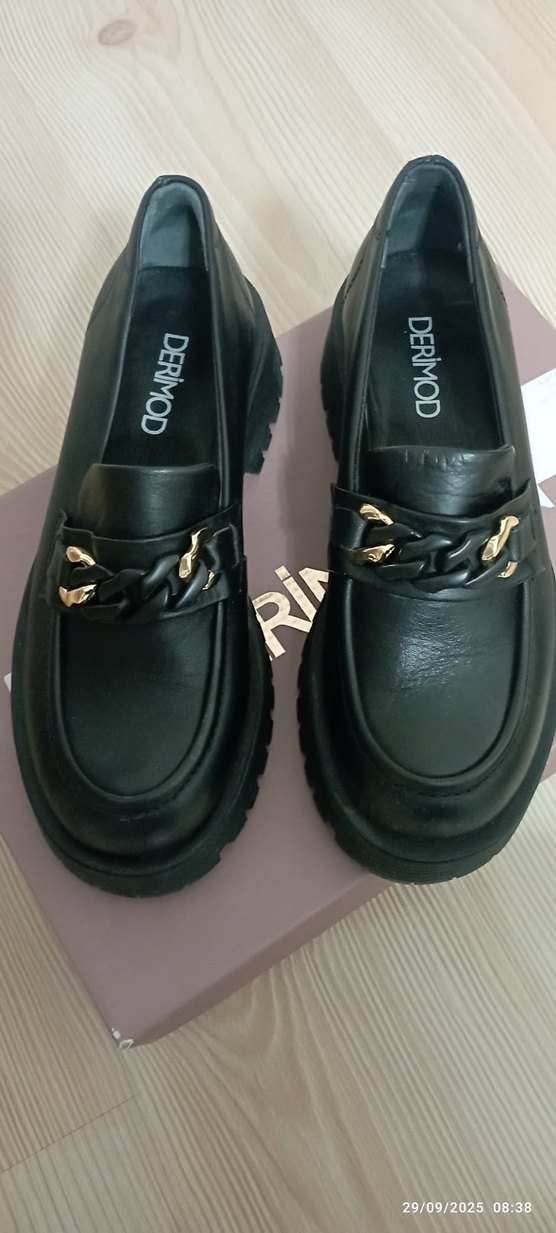 DERIMOD Zincir Detaylı Siyah Deri Kadın Loafer - Görsel 2