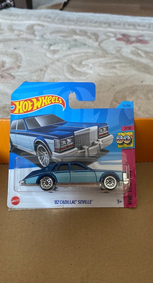 Hot Wheels 82 Cadillac Seville Mavi Oyuncak Araba | Gardrops