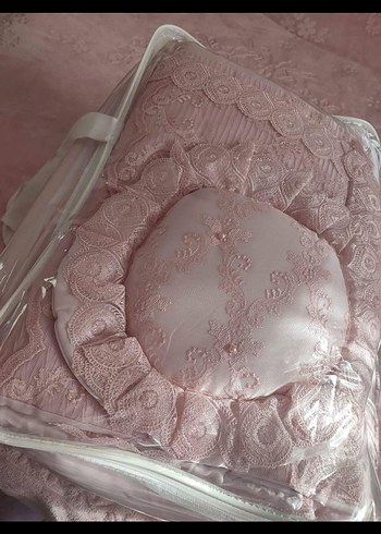 İşlemeli Pembe Yatak Örtüsü - Görsel 6