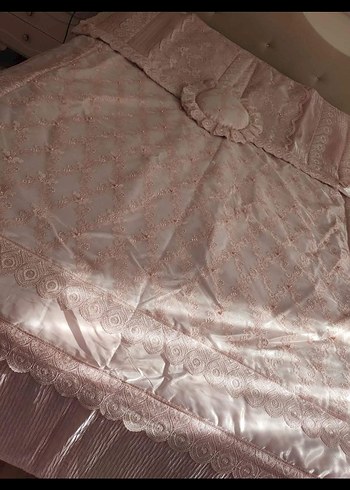 İşlemeli Pembe Yatak Örtüsü - Görsel 10