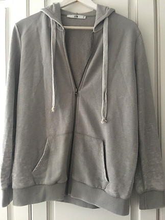 Harika kapşonlu sweatshirt.