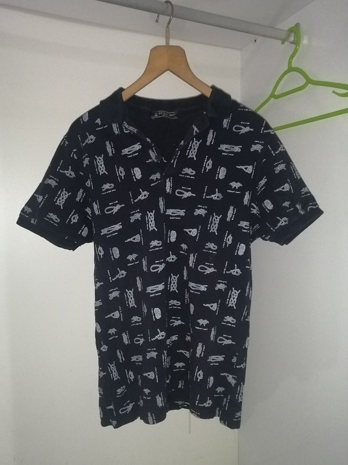 Erkek Siyah V Yaka Kısa Kollu Baskılı Polo Tişört - Görsel 2