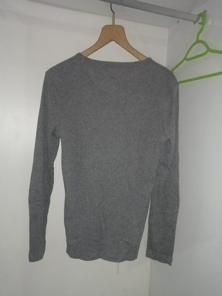 Gri V Yakalı Erkek Tişört - Görsel 3