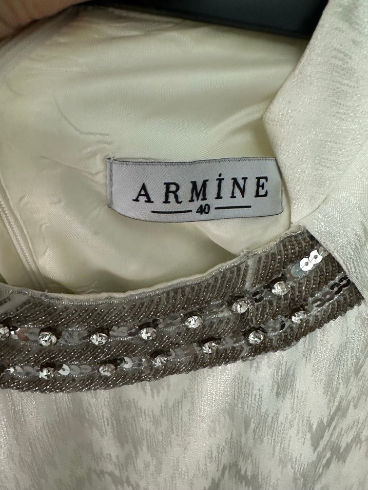 Zincir Detaylı Beyaz Uzun Bohem Elbise - Görsel 3