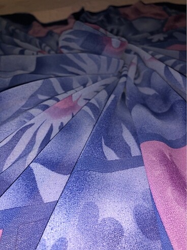 Mavi ve mor renkli başörtü tesettür  - Görsel 5