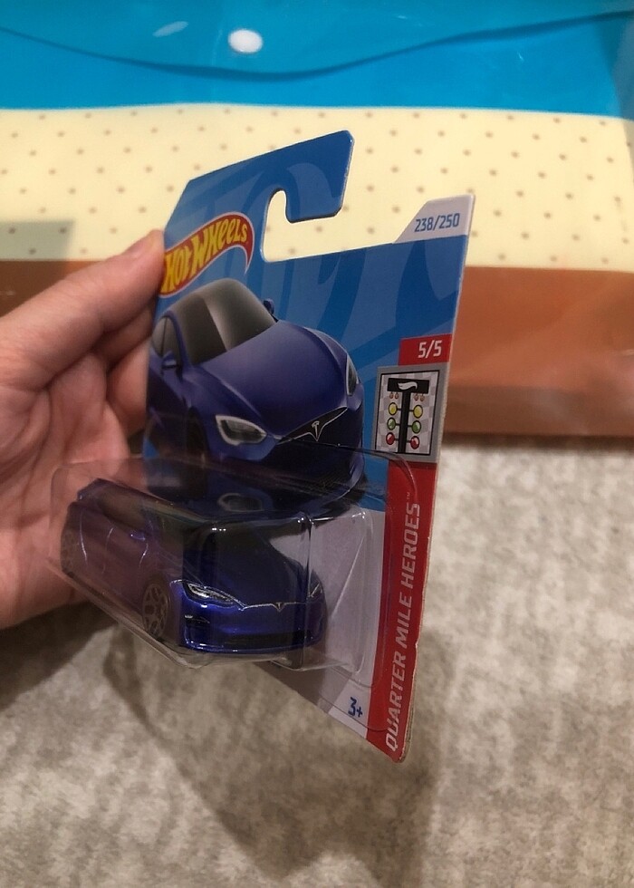 hot wheels tesla model s plaıd Mavi lacivert oyuncak araba - Görsel 2