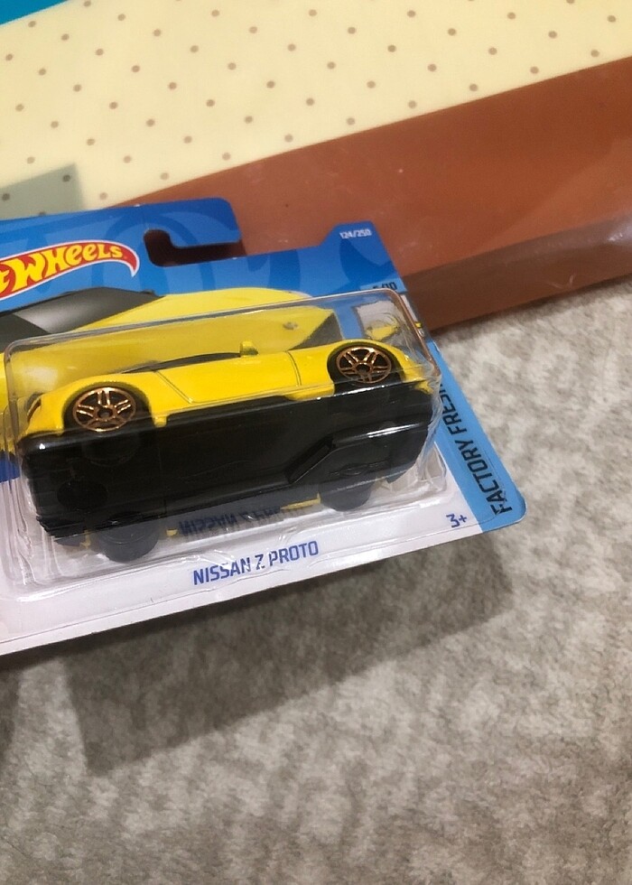 hot wheels nıssan z proto Sarı oyuncak araba koleksiyon - Görsel 4