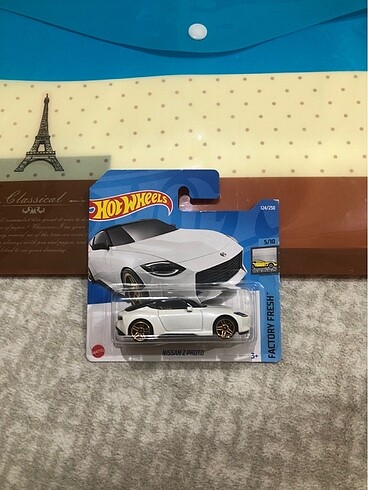 hot wheels nıssan z proto beyaz araba oyuncak - Görsel 5