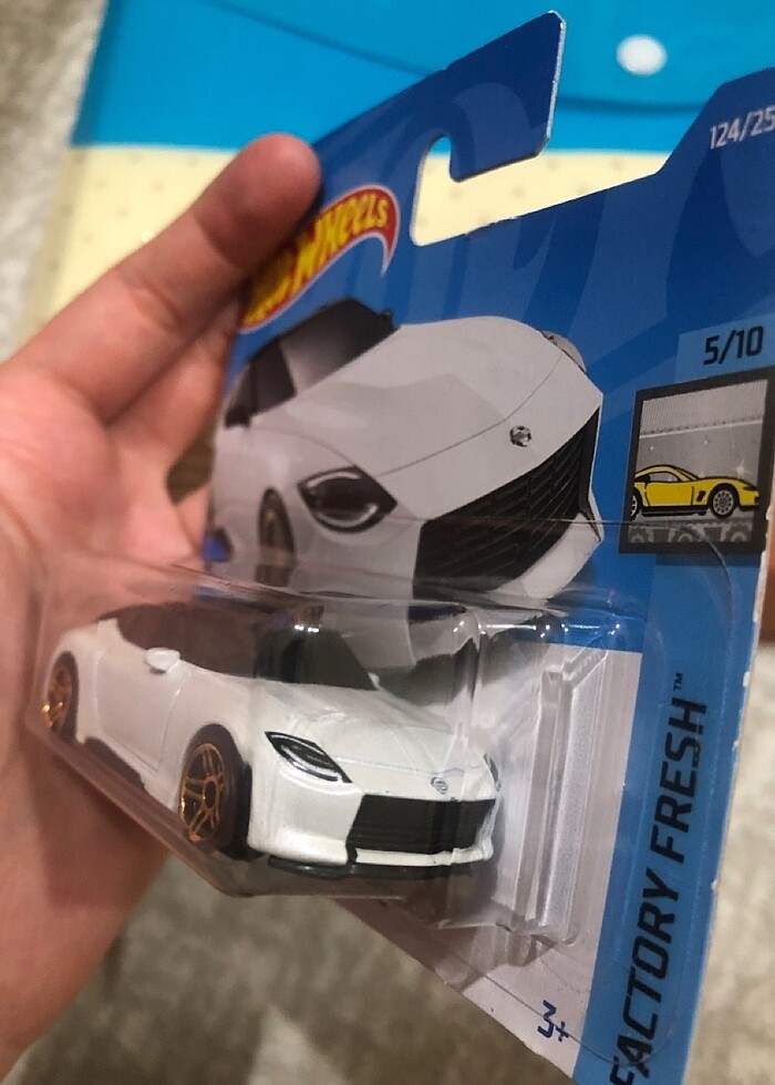 hot wheels nıssan z proto beyaz araba oyuncak - Görsel 4
