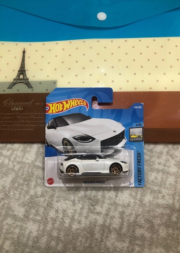 hot wheels nıssan z proto beyaz araba oyuncak - Görsel 5