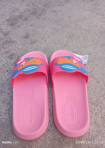 34 Beden pembe Renk Kız Çocuk Pembe Kaydırmaz Terlik Velcro