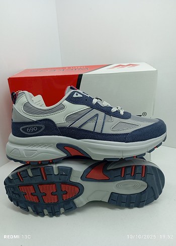 Gri Erkek Spor Ayakkabı Velcro Detaylı