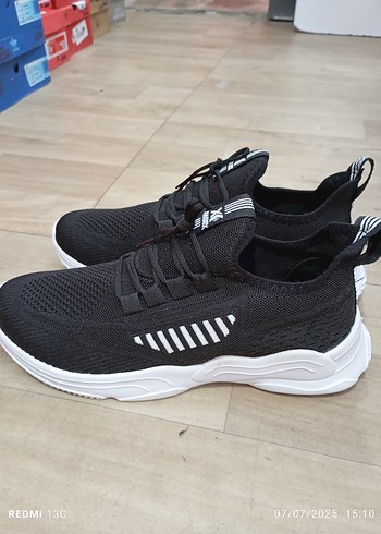37 Beden Siyah Bağcıklı Erkek Spor Ayakkabısı
