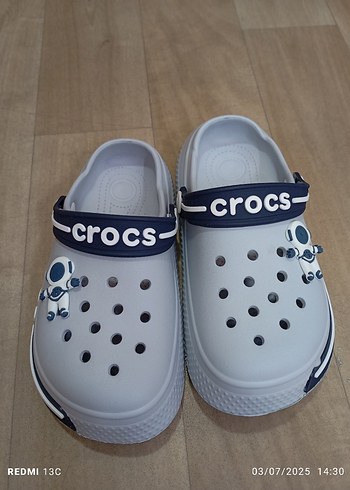 Crocs Crocs Erkek Gri Kayışlı Terlik