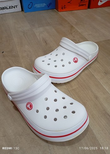Crocs Beyaz Kadın Terlikler Velcro Bantlı