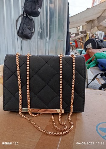 Zincir Detaylı Modern Siyah Kadın Çanta