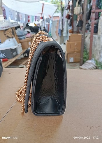 Beden Zincir Detaylı Modern Siyah Kadın Çanta