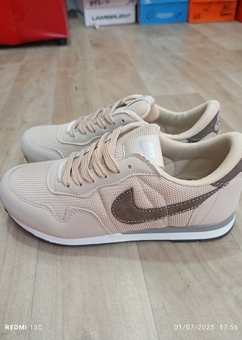39 Beden Nike Bej Kadın Spor Ayakkabı