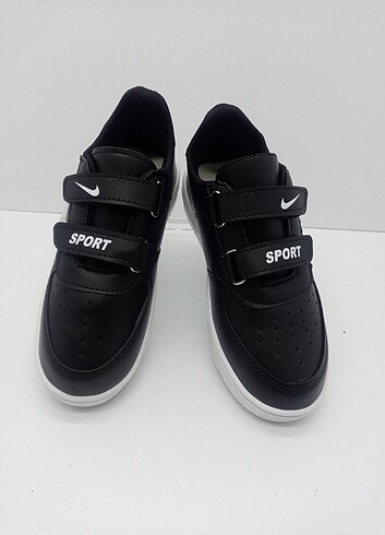33 Beden Nike Çocuk Siyah Cırtlı Spor Ayakkabı 