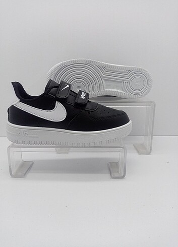 33 Beden siyah Renk Nike Çocuk Siyah Cırtlı Spor Ayakkabı 