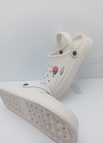 Kadın Krem Crocs Kapalı Terlik 