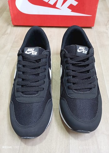 Nike Nike Siyah Bağcıklı KadınSpor Ayakkabı