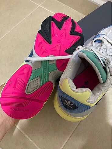 38,5 Beden adidas spor ayakkabı